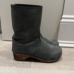 Sanita “Risotto” Oiled Clog Boots in Weathered Black Leather size 35